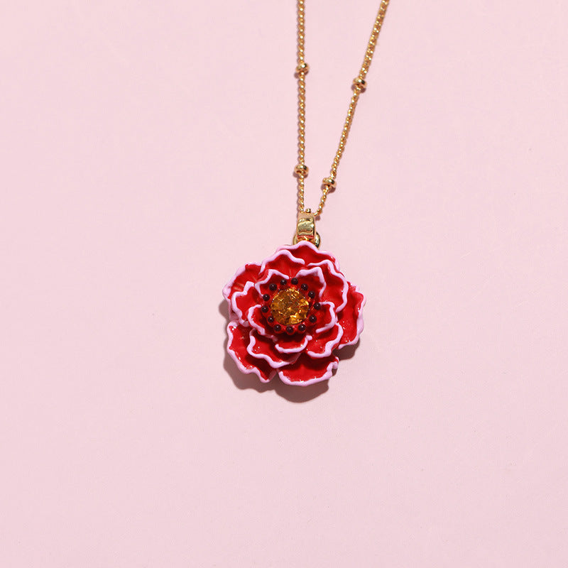 Three-dimensional flower pendant necklace