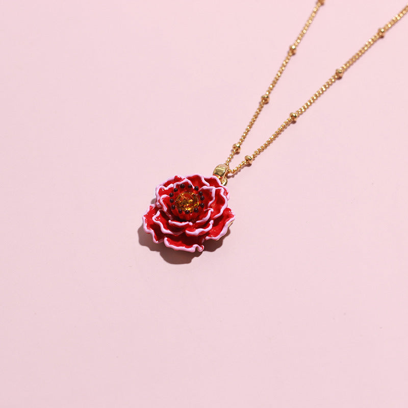Three-dimensional flower pendant necklace