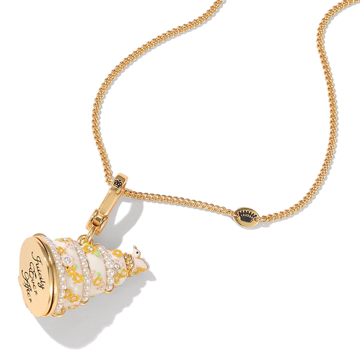 Cake pendant necklace with pearls
